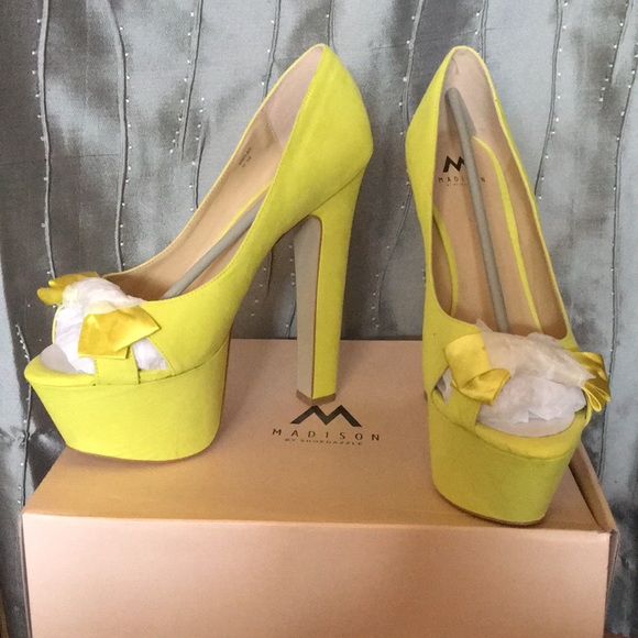 shoedazzle yellow heels